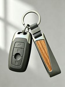Llavero de Cuero Personalizado en 3D con Diseño de Coche, Colgante para Llaves, Regalo para BMW, Mercedes-Benz, Audi, VW, Alta Calidad - Product Image 4