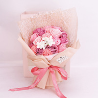 Bouquet de fleurs artificielles personnalisé avec logo, roses roses et violettes, œillets, hortensias, emballage en filet crème, ruban, boîte cadeau réutilisable