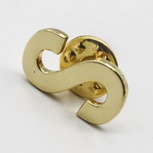 Broche en métal doré en forme de lettre S pour chapeaux, cadeaux, avec attache en plastique noir - Product Image 1
