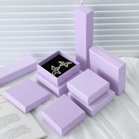 Boîtes cadeaux en papier pour bijoux, prêtes à être expédiées, pliables, avec finition brillante gaufrée, personnalisables, couleur violette, couvercle et base