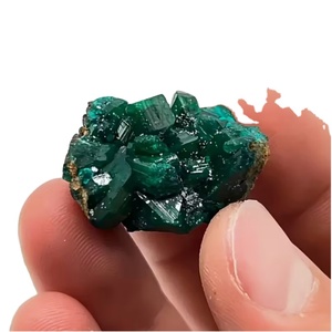 Spécimens de cristal de dioptase naturelle, pierres brutes, vert émeraude, minéral de cuivre pour collectionneurs, vente en gros de minéraux en vrac auprès du fournisseur - Product Image 1