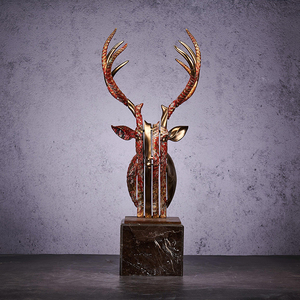 Tête de cerf personnalisée avec bois de cerf, sculpture animale, renne décoratif en métal pour table de Noël avec base carrée pour la décoration intérieure - Product Image 1