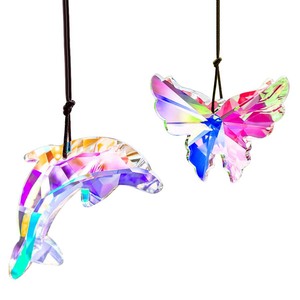 Pendentif Dauphin en Verre Coloré, Design Art Déco, Cristal Suspendu Capture Lumière du Soleil, Cadeau Anniversaire pour Collectionneur - Product Image 1