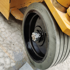 Neumático Sólido Moldeado Personalizado de 12X4, 305mmx100mm, de Goma, Sin Marcas, de Acero Inoxidable, Nuevo, Capacidad de Carga de 500kg, para Skyjack, JLG, Dingli - Product Image 3