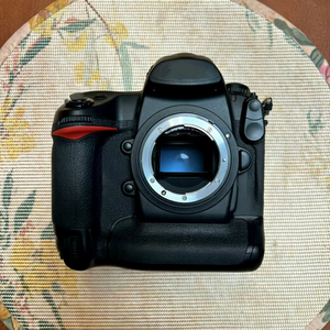 กล้อง <span class=keywords><strong>Nikon</strong></span> <span class=keywords><strong>D3x</strong></span> รุ่นไม่มีเลนส์ ความละเอียด 24MP เซ็นเซอร์ CMOS ฟอร์แมต FX สำหรับถ่ายภาพทิวทัศน์/ธรรมชาติ ราคาดี - Product Image 1