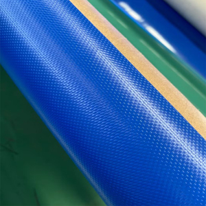 Rouleau <span class=keywords><strong>de</strong></span> bâche en PVC imperméable haute résistance avec matériau résistant aux UV, au vent et aux déchirures pour une utilisation en extérieur - Product Image 4