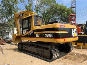 Excavatrice 320BL avec godet de terrassement de 0,22 m³ de capacité, poids opérationnel de 22 tonnes, moteur Cummins, vannes Kawasaki, occasion - Product Image 3