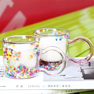 Vente en gros gobelet cadeau en verre à double paroi à haute teneur en borosilicate gobelet à sables mouvants love heart boo boo