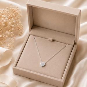 Collier avec pendentif en forme de cœur en or jaune 18 carats, chaîne délicate, charme en forme de cœur minimaliste avec diamants, bijoux fins, cadeau pour femmes, chaîne élégante - Product Image 1