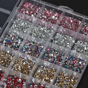 Jiasi <span class=keywords><strong>oyanail</strong></span> J-25 80-100 miếng 24 lưới gói đầy màu sắc Mini đáy phẳng hình dạng không đều hình hoạt hình 3D kim cương giả móng tay - Product Image 2