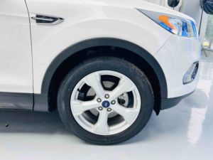 Stock important de <span class=keywords><strong>Ford</strong></span> <span class=keywords><strong>Kuga</strong></span> <span class=keywords><strong>EcoBoost</strong></span> 180 d'occasion vérifiés en Chine, avec grand coffre extensible et vitres électriques, SUV polyvalent pour le transport quotidien - Product Image 4