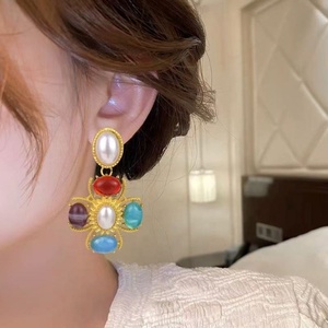 Boucles d'oreilles vintage en argent avec imitation de perles, motif géométrique papillon, plaqué or 14 carats, zircon, tendance, pendantes, style polyvalent et original - Product Image 1