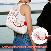 Nouveau Pendentif de Sac Cerise, Chaîne de Sac à Main et Accessoire Cheveux Nœud, Décoration Hiver, Design Urbain Simple avec Pompon