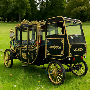 Voiture électrique vintage à quatre roues noire et or avec cabine conducteur fermée, véhicule personnalisé pour les visites et les mariages - Product Image 4