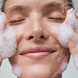 Limpiador <span class=keywords><strong>Facial</strong></span> Purificante Cult Classic de TOLA Skin Care, Estabiliza e Ilumina, <span class=keywords><strong>Limpieza</strong></span> Profunda, 150 ml - Product Image 3