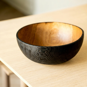 Frutero de Madera de Diseño Moderno Premium en Dos Tonos, Tallado a Mano con Interior de Grano de Madera Natural y Borde Negro Quemado, Ecológico - Product Image 1