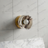 Applique murale de luxe en marbre naturel, luminaire rond en pierre avec globe en verre opale et finition laiton pour chambre, hôtel, salon