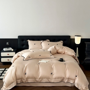Parure de lit de luxe légère brodée en soie lavée de haute qualité, style français, disponible en 3 ou 4 pièces - Product Image 1