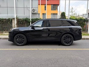 <span class=keywords><strong>Ford</strong></span> <span class=keywords><strong>Edge</strong></span> L 2.0T EcoBoost AWD 2024, SUV Familiare di Medie <span class=keywords><strong>Dimensioni</strong></span> a 7 Posti, Alimentazione a Benzina - Product Image 2