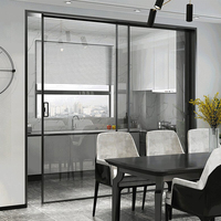 Porte battante simple en verre transparent avec cadre fin noir moderne pour cloison de cuisine, appartement, villa, intérieur de maison
