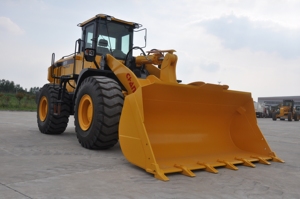 جرافة أمامية بعجلات كبيرة قابلة للسحب بالديزل جديدة 4x 4 مع تضمين محمل هيدروليكي - Product Image 2