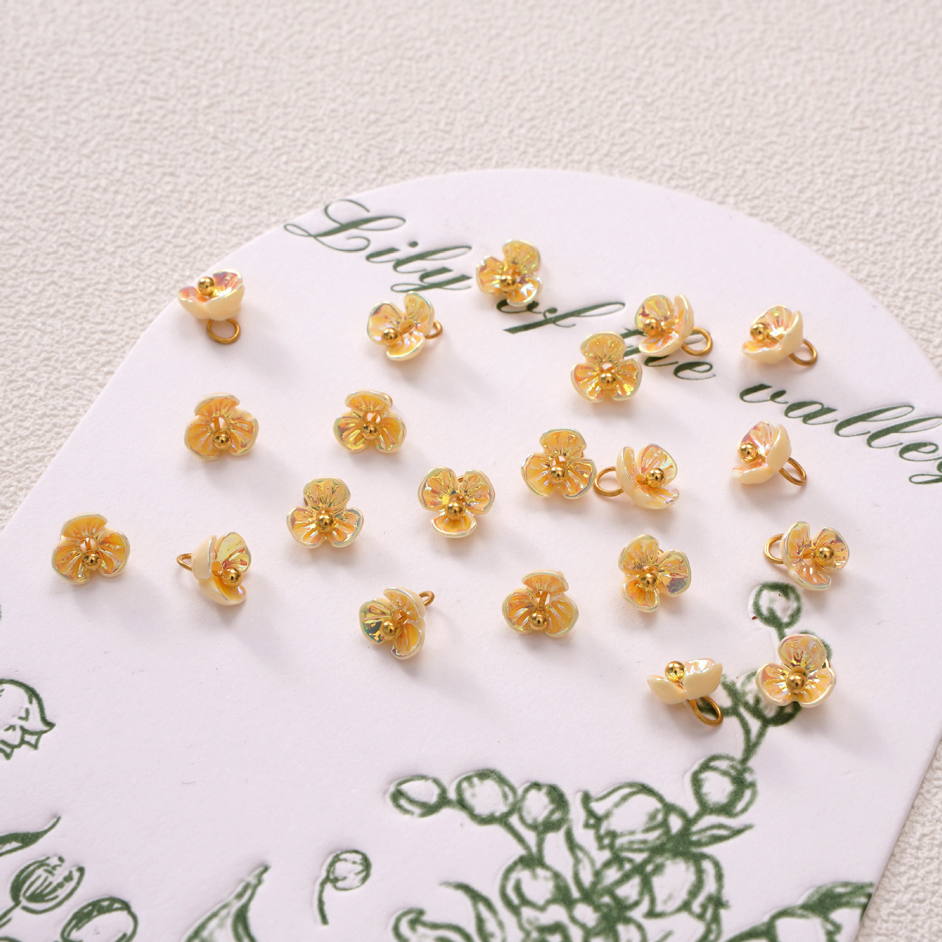 Three-petaled flower 6mm Yellow AB