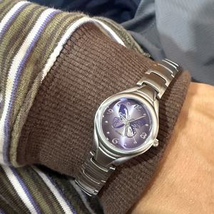 Unique Original Y2K Butterfly-Inspired <b>Acrylic</b> Eco-Friendly Fashion Women's Niche Design Round Quartz Wrist Watch for Women - Product Image 3