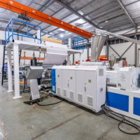 Extrudeuse bivis conique synchrone Xinrui pour la production de panneaux SPC et de feuilles de PVC, automatique et à haute économie d'énergie