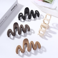 Pince à cheveux Daou personnalisée, couleur unie, mate, forme ondulée, en caoutchouc, grande pince à cheveux en plastique, accessoire capillaire d'été pour femme