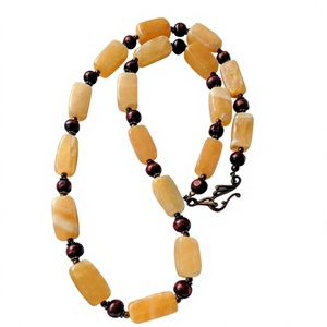 Collier double rang de perles de corail, design élégant avec accents de jade vert, fermoir plaqué or, bijou de fête pour femme, cadeau pour femme - Product Image 2