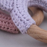 Hochet pour bébé fait main au crochet, hochet-animal en bois, jouets en crochet, jouet tricoté, cadeaux de naissance pour bébé, décoration pour bébés et enfants
