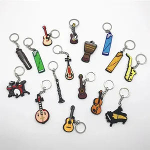 Großhandel hochwertiges Geschenk niedliches Musikinstrument Gitarre Design berühmte Marke weicher PVC-Schlüsselanhänger 