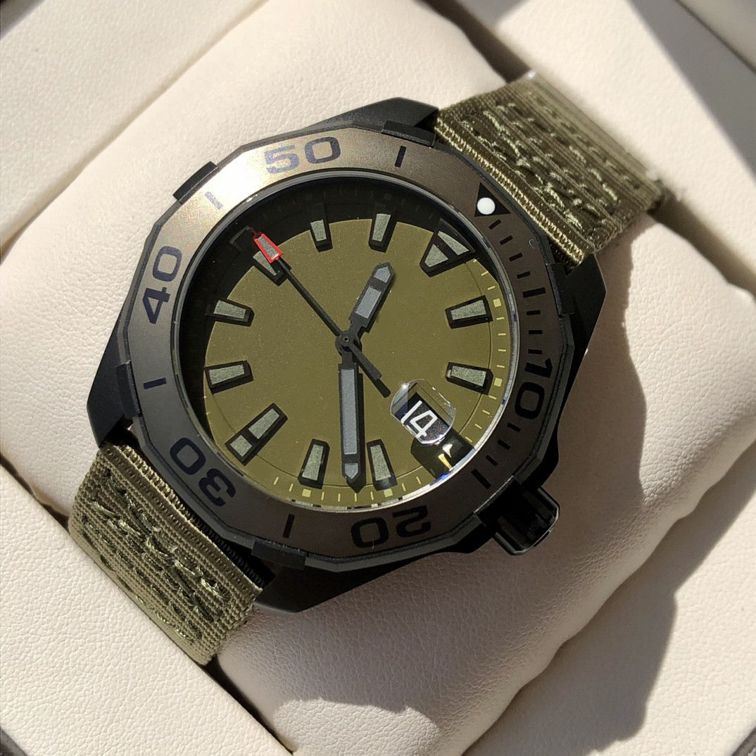 สีเขียว