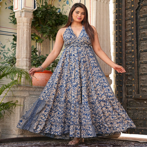 Robe longue bohème bleue à imprimé floral pour femme, coupe trapèze, ajustement régulier, décontractée d'été, en tissu tissé, taille élastique, séchage rapide, col en V, 100 % - Product Image 1