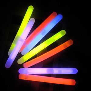 Bâtons lumineux de pêche en vrac, mini flotteurs lumineux en plastique légers et portables de 1,5 pouce pour la pêche nocturne et le <span class=keywords><strong>camping</strong></span> en plein air - Product Image 3