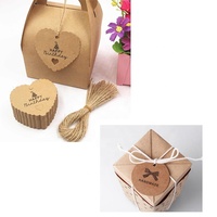 Etiquette de vêtement de marque personnalisée Etiquettes volantes de luxe en carton épais avec logo en relief pour vêtements