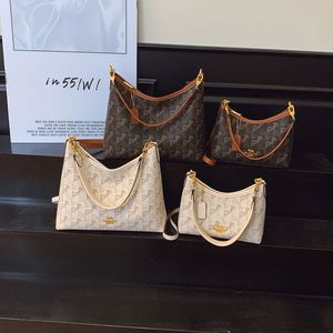 Fashionable Lady's PU Material Tote <b>Bag</b>. Luxurious Designer Handbag of the Brand. Suitable for Daily Use. - Product Image 6