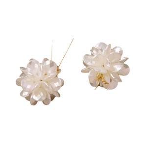 Pendientes Largos con Perlas Blancas y Pétalos Geométricos, Estilo de Lujo Ligero, Colección 2026 - Product Image 5