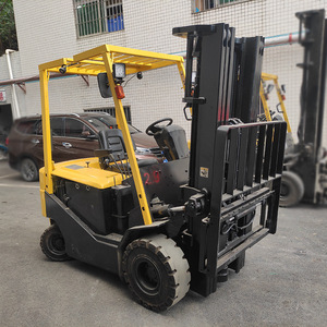 Montacargas Eléctrico Hyster de 3 Toneladas, Contrapesado, Mástil de Tres Etapas, Tracción Trasera, Centro de Carga de 500 mm - Product Image 2