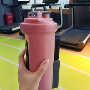 Bouteille de sport minimaliste personnalisable avec logo 2026, 700 ml/950 ml, en PP sans BPA, avec support pour téléphone - Product Image 4