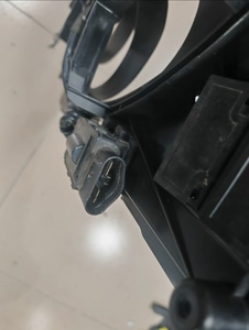 Ventilateur de <span class=keywords><strong>voiture</strong></span> d'origine 17428487636 17428487637 Kit de système de refroidissement de radiateur automobile authentique Ventilateur d'origine utilisé pour BMW X3 X4 X5 G01 G02 G08 - Product Image 4