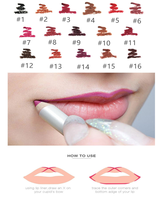 Crayon à lèvres mat waterproof brun foncé en vrac, sans étiquette, effet soyeux et crémeux