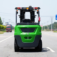 Chariot élévateur électrique de 4 tonnes, certifié CE, adapté aux entrepôts logistiques des centres de distribution.