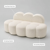 Eine einzigartige Wolken-Silhouette, die ein gemütliches, willkommenswertes Ambiente schafft und sich perfekt für moderne Wohnzimmer und Büroräume eignet.