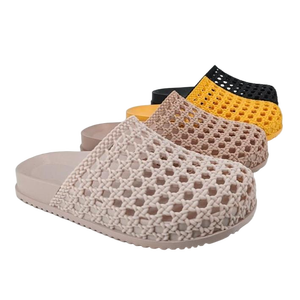 Модные женские летние шлепанцы из ПВХ с открытым носком — легкие и нескользящие - Product Image 1