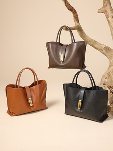 Bolso Tote de Cuero Vacuno Genuino de Lujo Minimalista, Bajo MOQ, para Mujer, Versátil como Bandolera y Bolso de Mano con Herrajes Dorados Vintage - Product Image 6