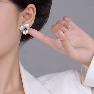 Pendientes de Botón Geométricos de Circonita Esmeralda de Alta Gama Europeos y Americanos, Chapados en Oro, Plata S925, Diseño de Lujo a la Moda - Product Image 4