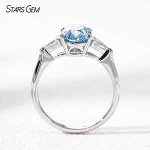 Bague de fiançailles trois pierres en or blanc 10 carats, diamant bleu de laboratoire ovale 2,5 carats, certifiée IGI Starsgem - Product Image 5