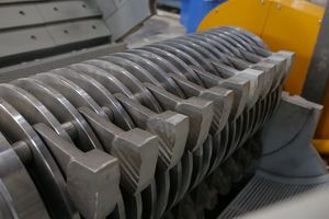 Concasseur <span class=keywords><strong>à</strong></span> marteaux mobile sur chenilles 100 TPH avec contrôle PLC et engrenages et roulements robustes pour le concassage du calcaire et du béton - Product Image 2