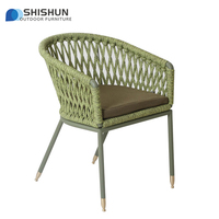 Ensemble de meubles d'extérieur moderne pour jardin et cour, avec chaises en corde tressée et structure en alliage d'aluminium, et table de repas imperméable